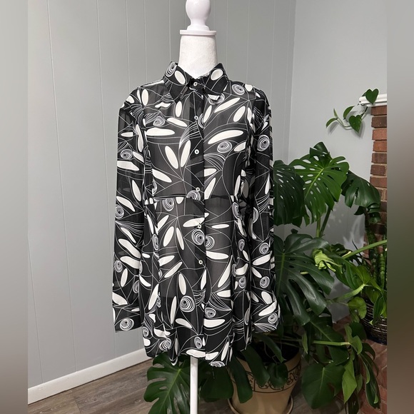 🛍️black/white slightly sheer button down shirt with adjust waist string back. - Picture 3 of 9